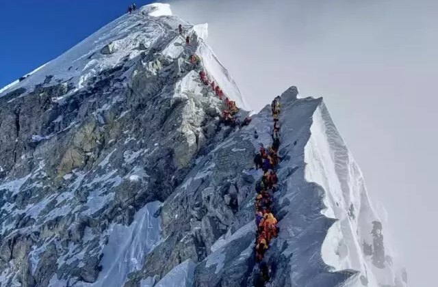 Everest’te kabusu yaşamışlardı! Mahsur kalanlar 1000 kişi ile ilgili yeni gelişme