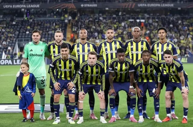 Fenerbahçe’de 12 futbolcu Samandıra’dan ayrıldı