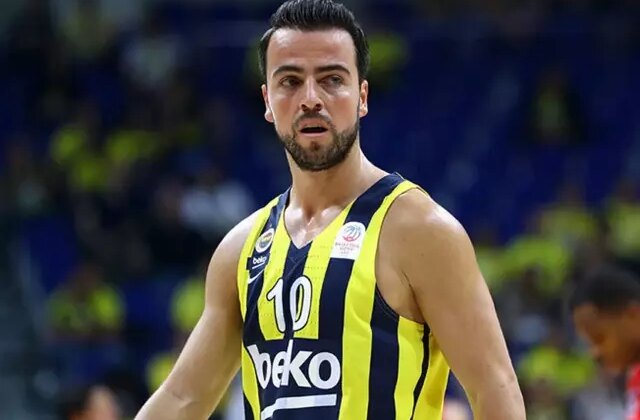 Fenerbahçe’nin kaptanı Melih Mahmutoğlu alkollü yakalandı, ehliyetini kaptırdı