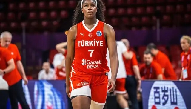 Fenerbahçe Opet Kadın Basketbol Takımı, milli oyuncu McCowan’a imza attırdı