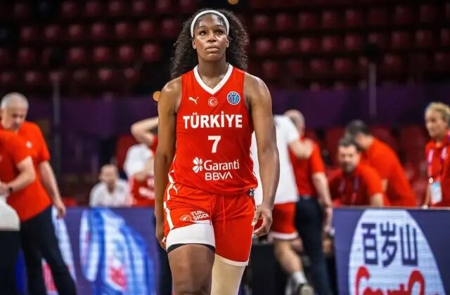 Fenerbahçe Opet Kadın Basketbol Takımı, milli oyuncu McCowan’a imza attırdı