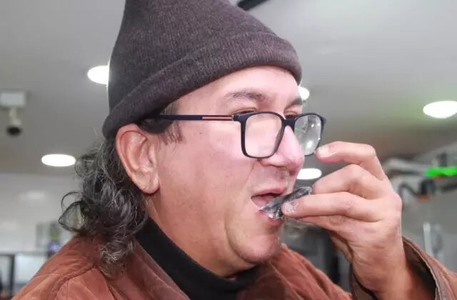 Fiyatı 300 TL’den 70 TL’ye düşünce çiğ çiğ yedi