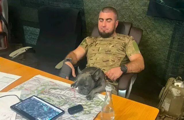 Fotoğrafa bakanlar hemen fark etti! Ukraynalı komutandan skandal hata