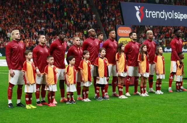 Galatasaray’a derbide büyük şok! Takımın bel kemiği sakatlandı