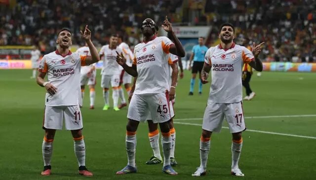 Galatasaray’da 3 futbolcuya zam kararı