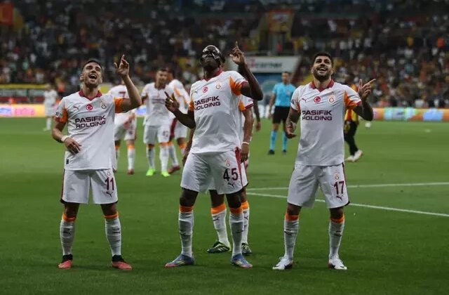 Galatasaray’da 3 futbolcuya zam kararı