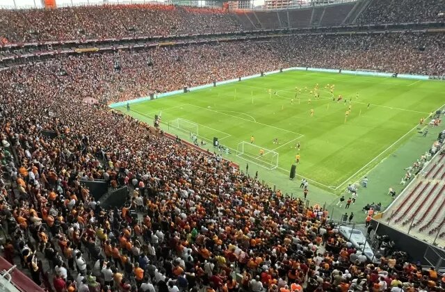 Galatasaray futbolcuları, Beşiktaş maçında sahaya köpeklerle çıkacak
