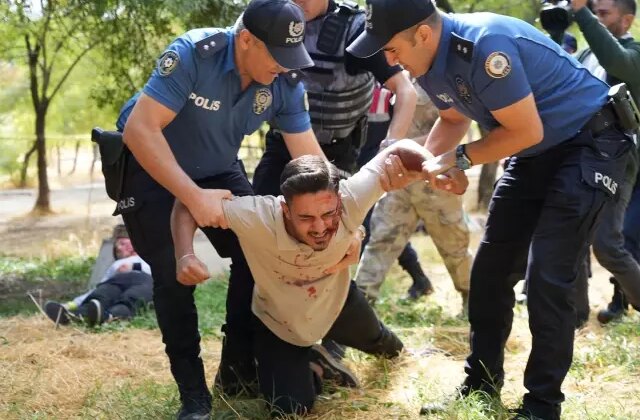 Terör tatbikatında kendini rolüne kaptırdı, ortalığı birbirine kattı