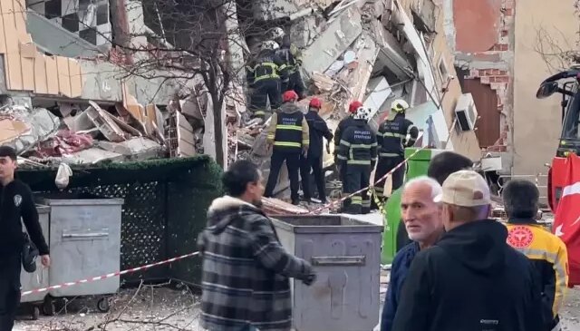 Gebze’de 5 katlı bina çöktü! Enkaz altında kalanlar var