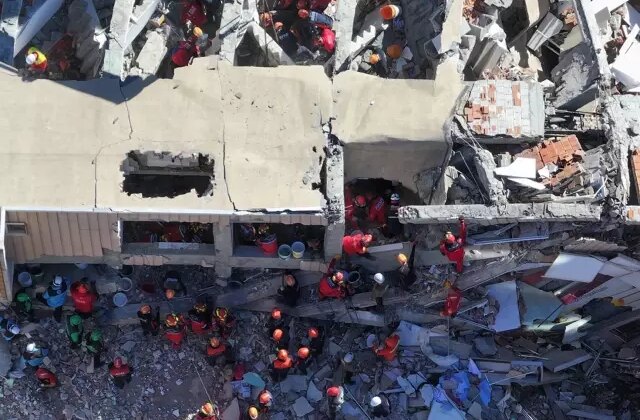 Gebze'de arama çalışmaları sona erdi! Anne ve babanın da cansız bedenlerine ulaşıldı 1 Gebze’de arama çalışmaları sona erdi! Anne ve babanın da cansız bedenlerine ulaşıldı