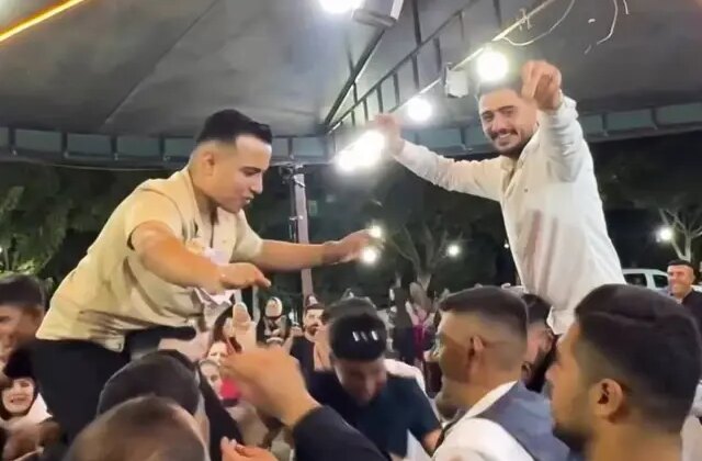 Gelin ve damat farklı ülkelerde nişanlandı