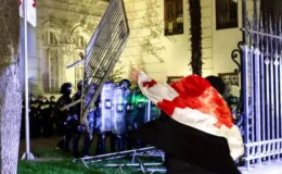 Gürcistan’da yer yerinden oynadı, protestocular Cumhurbaşkanlığı Sarayı’nı ele geçirmeye çalıştı