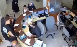 Devlet hastanesinde skandal: Engelli hastaya “Yobaz” dedi, oğluna kalem fırlattı