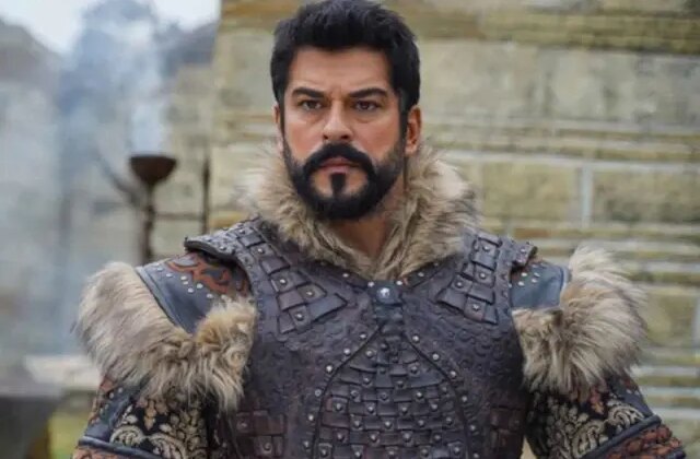 “Her şeyini satıyor” iddialarına Burak Özçivit’ten ilk kez yanıt geldi