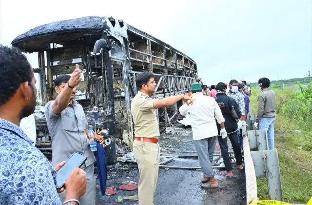Hindistan’da otobüs yangını: 20 kişi hayatını kaybetti