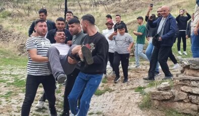 İlginç gelenek! “İlgisiz akrabalar” tek tek tespit edilip su dolu yalağa atılıyor