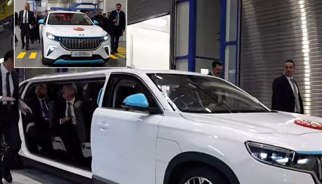 İlk kez görücüye çıktı! Cumhurbaşkanı Erdoğan törene Togg’un özel versiyonu ile geldi