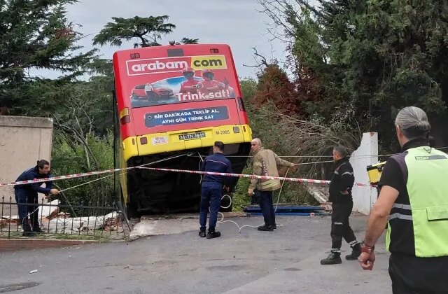 İstanbul’da faciadan dönüldü! Freni boşalan İETT otobüsü kaza yaptı