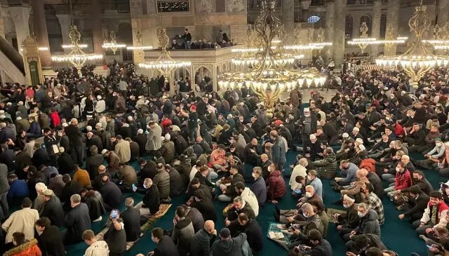 İstanbul’da liselere “cuma namazı” talimatı