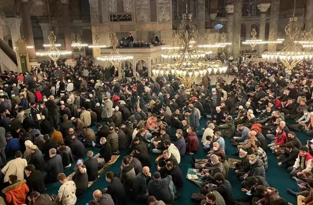 İstanbul’da liselere “cuma namazı” talimatı
