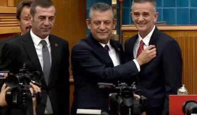 İYİ Parti’den ihraç edilen Sakarya Milletvekili Ümit Dikbayır, CHP’ye katıldı