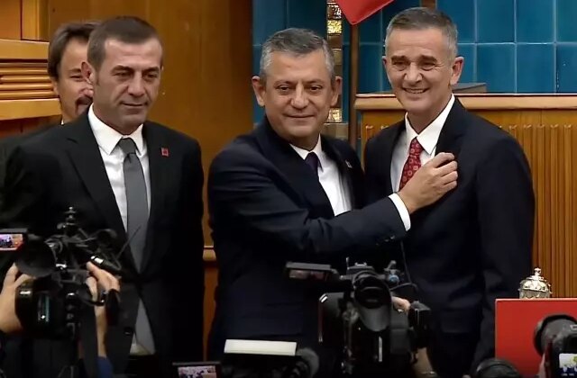 İYİ Parti’den ihraç edilen Sakarya Milletvekili Ümit Dikbayır, CHP’ye katıldı