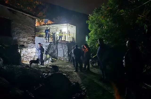 İzmir’de aile faciası: Oğlunu öldürdü, eşini ağır yaraladı