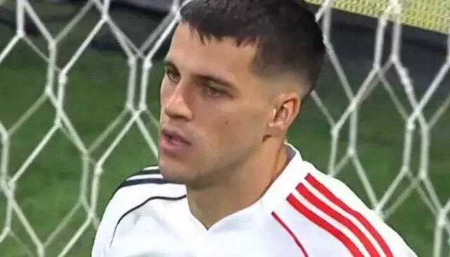 Jurasek’in büyük şanssızlığı: Topa ilk değdiği anda kendi kalesine gol attı
