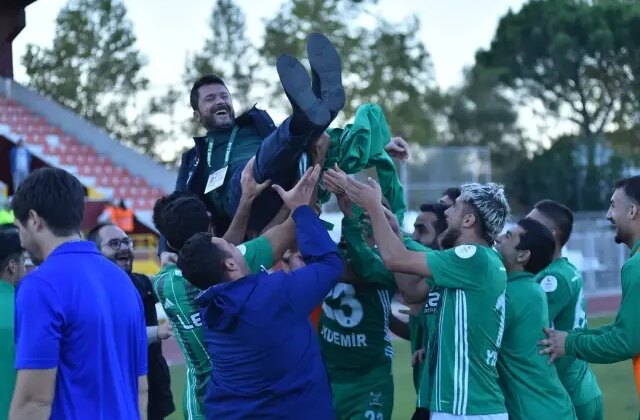 Kafkasspor, geriye düştüğü maçta 8 kişi kalmalarına rağmen galip geldi