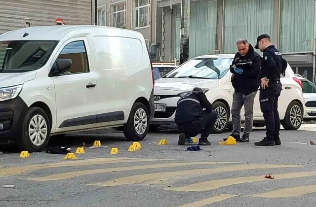 Kağıthane’de sokak ortasında cinayet: Genç kadın kurşun yağmuruna tutuldu
