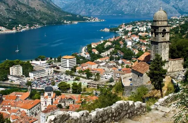 Karadağ, Türkiye’den vizesiz seyahati geçici olarak askıya alıyor