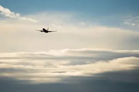 Kenya’da 12 kişiyi taşıyan uçak düştü