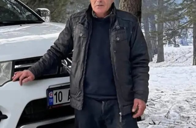 Kavak ağacının altında kalan adam hayatını kaybetti