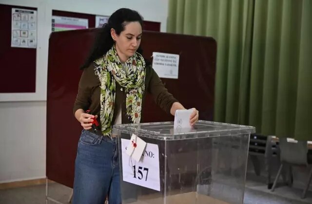 KKTC’de oy verme işlemi başladı! Bir aday saatler kala çekildi