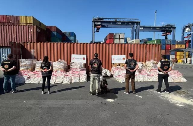 Türkiye ile İspanya’dan ortak operasyon: 1,7 ton kokain ele geçirildi