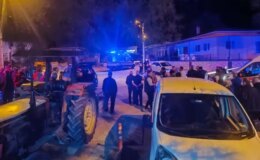 Köy meydanında iki arkadaşını av tüfeğiyle öldürdü