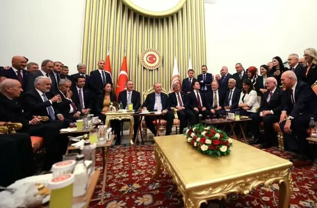 Kulisleri sallayan Erdoğan-muhalefet fotoğrafına ezber bozan yorum: Yeni dönemin işareti