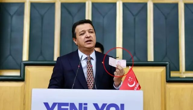 Kürsüye 200 TL’lik banknotla çıkan Arıkan, alabildiği ürünleri sıraladı