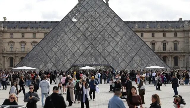 Louvre Müzesi Müdürü Cars: Kalıcı bir polis karakolu kurulmalı