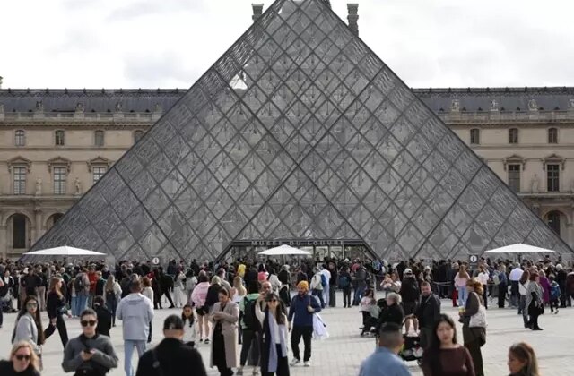 Louvre soygununda 7 şüpheli yakalandı! 2'si suçlarını kabul etti 1 Louvre soygununda 7 şüpheli yakalandı! 2’si suçlarını kabul etti