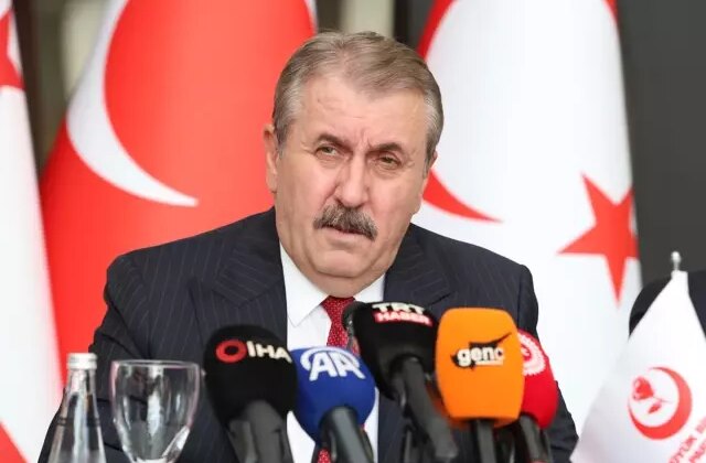 Meclis’teki “Biji Serok Apo” sloganına Destici’den sert tepki: Kafalarını ezip geçeceksin