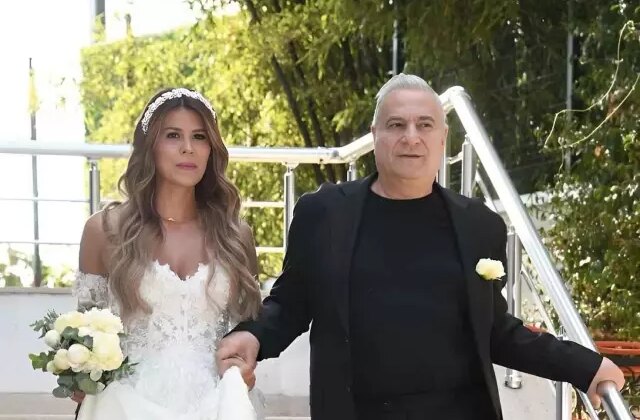 Mehmet Ali Erbil’den eşine dudak uçuklatan jest