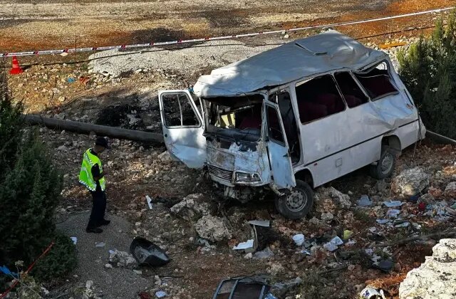 Mersin’de tarım işçilerini taşıyan minibüsün yaptığı kazada ölü sayısı 7’ye yükseldi