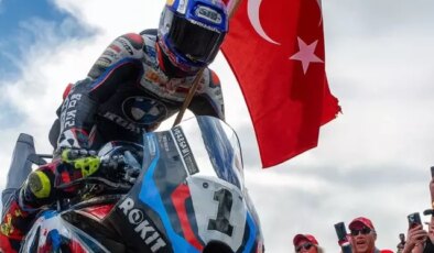 Milli motosikletçi Toprak Razgatlıoğlu, 3. kez dünya şampiyonu