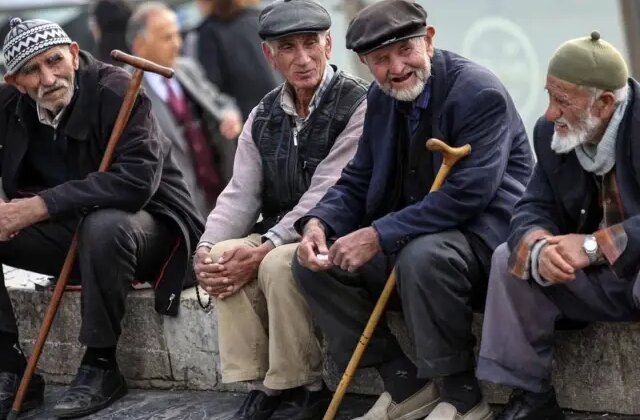Milyonlarca emekliyi kara kara düşündürecek kararın eli kulağında