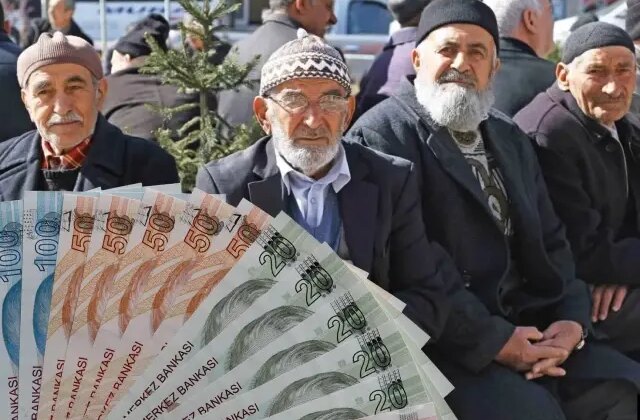 Milyonları ilgilendiren "emekli maaşı" anketi: Sonuç tam da beklendiği gibi 1 Milyonları ilgilendiren “emekli maaşı” anketi: Sonuç tam da beklendiği gibi