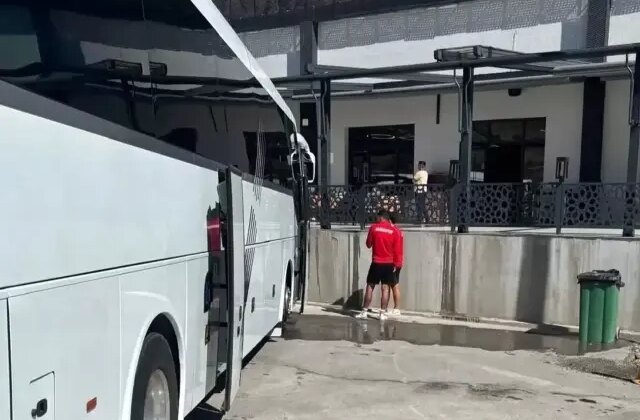 Rakam da hayli komik! 80 yıllık Türk kulübünün futbolcuları lokantada rehin kaldı