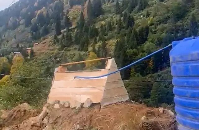 Ayder Yaylası’nda hayrete düşüren görüntü! Uzaktan gören mezar sanıyor, yanına giden şok oluyor
