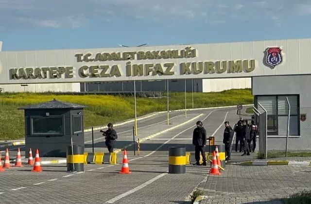 Cezaevinde dehşet! Müebbet hükümlüsü sayım sırasında gardiyanlara bıçakla saldırdı
