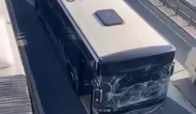 Sefaköy’de iki metrobüs kaza yaptı: 1 yaralı